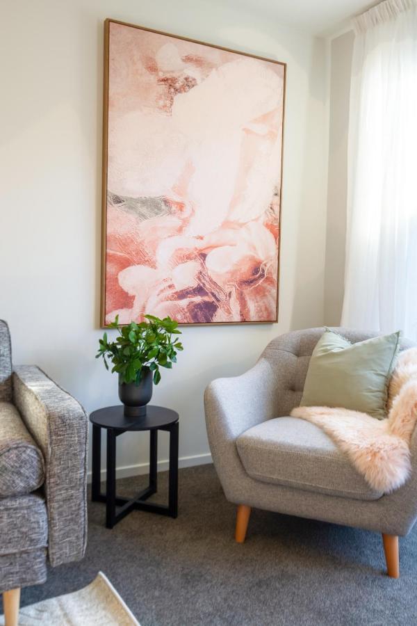 Cozy 3 Bedroom Near Hagley Park W/garage Apartamento